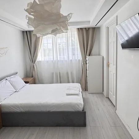 House Sleeps 10 With Free Parking - Pets Welcome