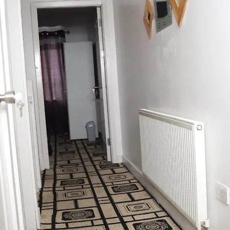 Stylish 3-bed House Near Mcr Victoria & Centre