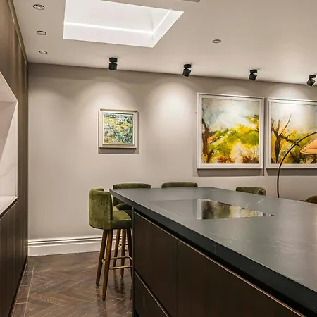 Exquisite 2bed Coach House, 10min To Cc, Terrace