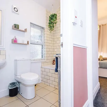 Tatil Evi Spacious House With Free Parking Near Mediacityuk, Trafford Centre, Centre