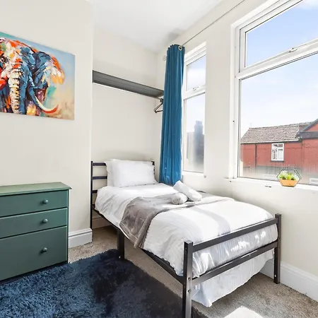 Spacious Maisonette, Hosted By Eason With Free Parking Nyaraló