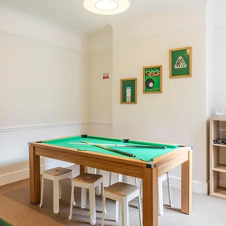 4br With Games Salford Sleeps 7 Feriehus *