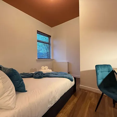 Tatil Evi Spacious House With Games & Free Parking Nr Mediacity, Trafford Centre, Centre Manchester