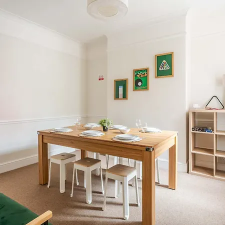 4br With Games Salford Sleeps 7 Feriehus Manchester