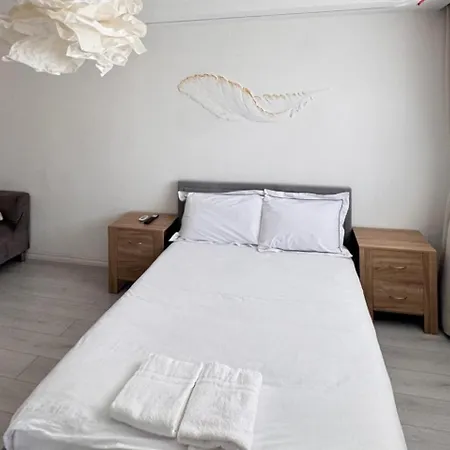 House Sleeps 10 With Free Parking - Pets Welcome Tatil Evi Manchester