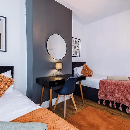 Tatil Evi Spacious House With Free Parking Near Mediacityuk, Trafford Centre, Centre