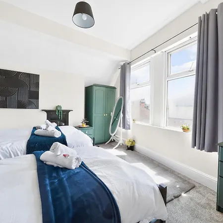 Spacious Maisonette, Hosted By Eason With Free Parking *