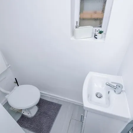 Tatil Evi Modern Chorlton | Parking | & Airport *