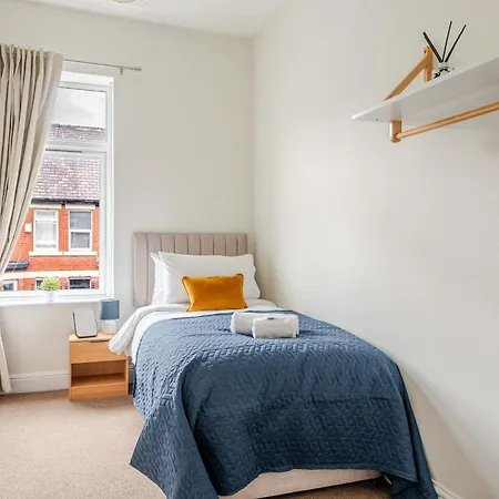 4br With Games Salford Sleeps 7 Feriehus *