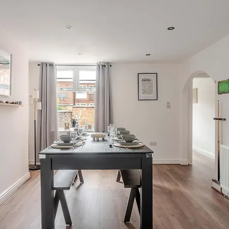 Nyaraló 3br Parking Wifi Sleeps 8 Manchester