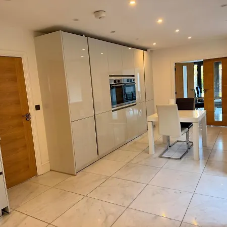 4 Bedroom Modern House In Prime Location *