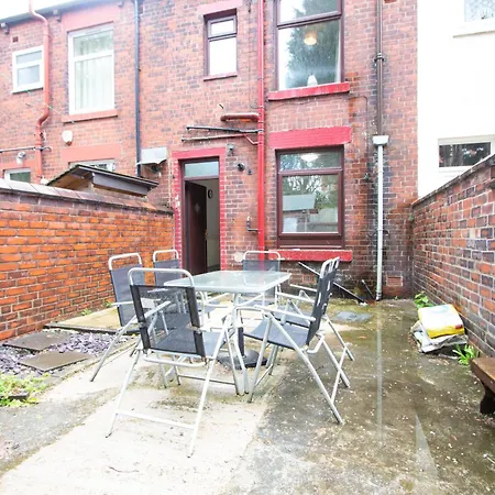 Spacious 2br In Chadderton Near * Manchester