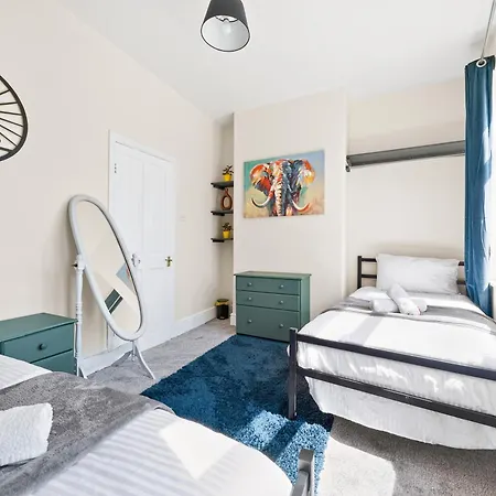 Spacious Maisonette, Hosted By Eason With Free Parking Nyaraló *