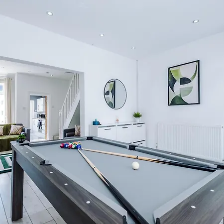 New Cosy 2br | Pool Table | Parking | Ps4 + Games Feriehus *