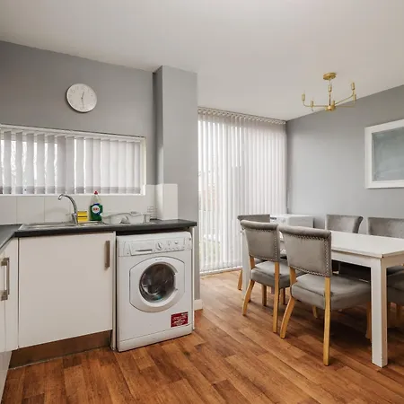 Grand 4br Escape - Etihad - Coop - Free Parking *