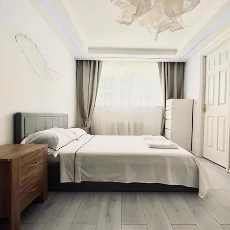 House Sleeps 10 With Free Parking - Pets Welcome * Manchester