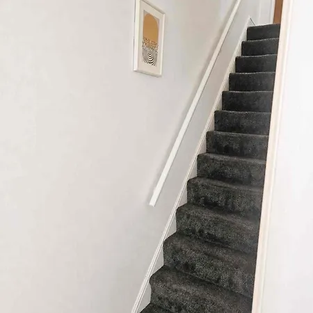 Cosy 3br House With Ps4 & Free Parking *