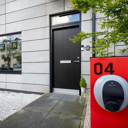 Family Air Con 2 Free Parking Backyard - Pass The Keys *