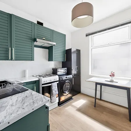 Spacious Maisonette, Hosted By Eason With Free Parking Feriehus