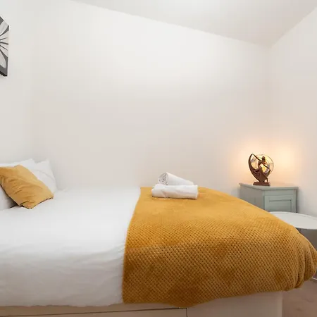 Grand 4br Escape - Etihad - Coop - Free Parking Casa de Férias
