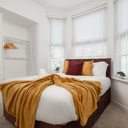 Spacious 6br House Sleeps 11 Free Parking *