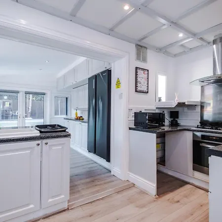 Modern Chorlton | Parking | & Airport Tatil Evi