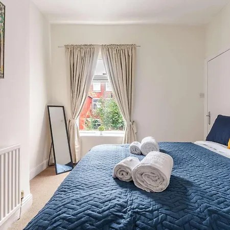 4br With Games Salford Sleeps 7