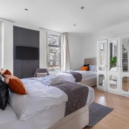Enormous 5 Bed House - Sleeps 13 - Free Parking Casa de Férias Manchester