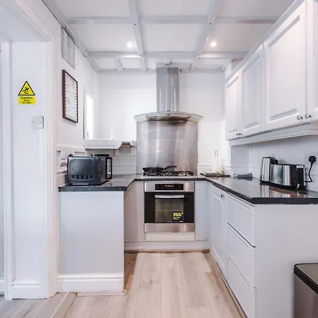 Modern Chorlton | Parking | & Airport *