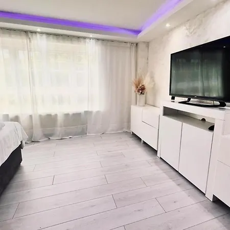 Vakantiehuis House Sleeps 10 With Free Parking - Pets Welcome *