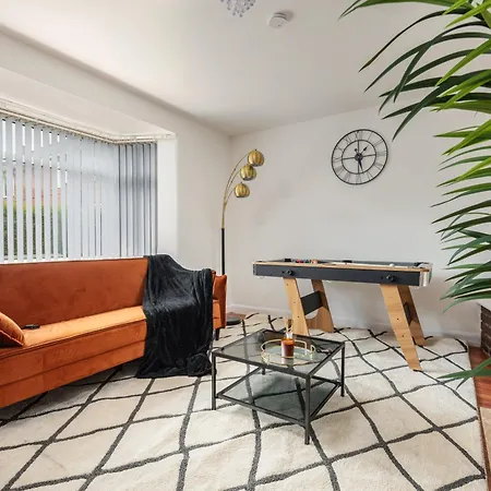 Immaculate 3bd - Coop - Etihad - Pool Table Feriehus