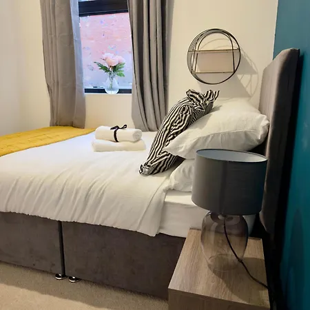 Modern 2 Bedroom Near Mediacity Uk