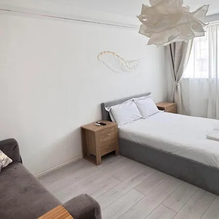 House Sleeps 10 With Free Parking - Pets Welcome Tatil Evi *