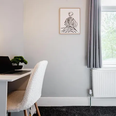 Modern 3br For 8 - Easy Access - Free Parking * مانشستر