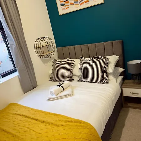 Modern 2 Bedroom Near Mediacity Uk مانشستر