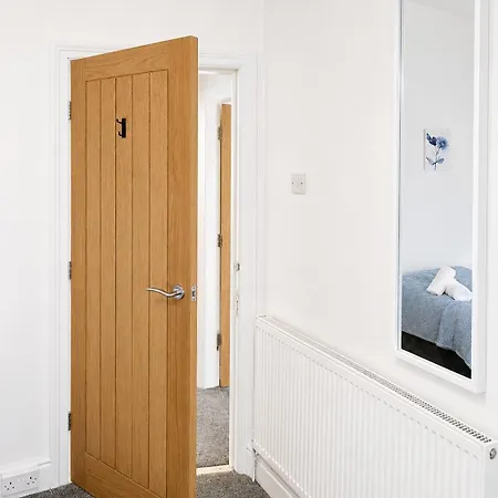 Cosy 3br House With Ps4 & Free Parking