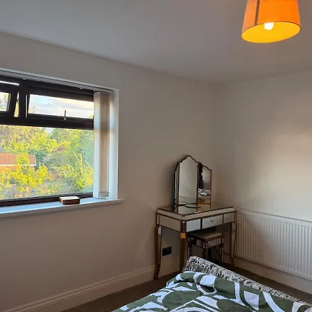 4 Bedroom Modern House In Prime Location * Manchester