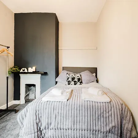بيت للعطل Modern 3br For 8 - Easy Access - Free Parking *