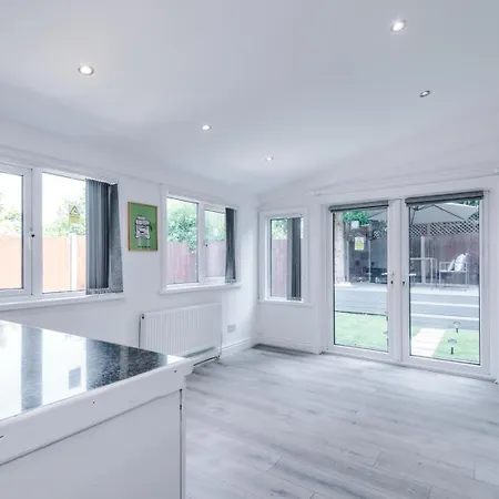 Tatil Evi Modern Chorlton | Parking | & Airport *