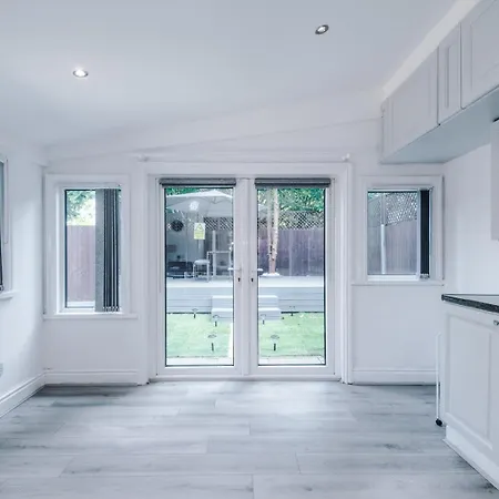 Modern Chorlton | Parking | & Airport Tatil Evi