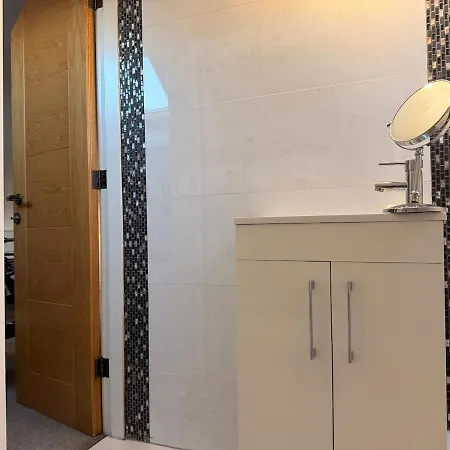 4 Bedroom Modern House In Prime Location Feriehus *