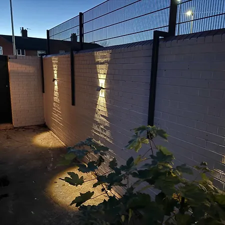 Tatil Evi Spacious House With Games & Free Parking Nr Mediacity, Trafford Centre, Centre