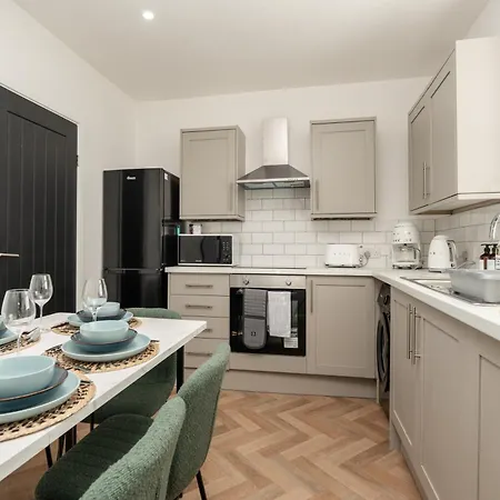 Spacious 6br House Sleeps 11 Free Parking Feriehus *