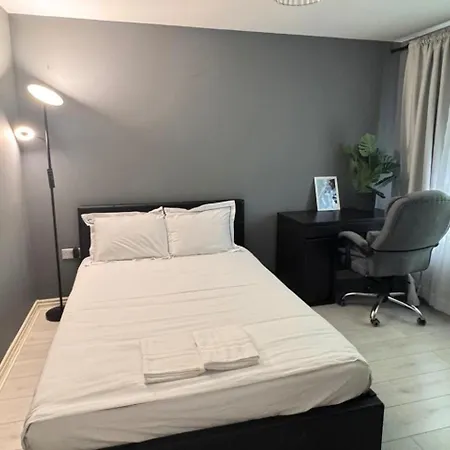 Tatil Evi House Sleeps 10 With Free Parking - Pets Welcome Manchester