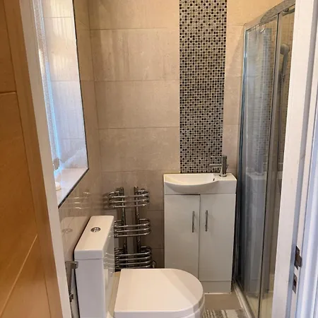 4 Bedroom Modern House In Prime Location Nyaraló Manchester