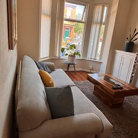 4br - Parking- Sleeps 7 - 2 Baths - Long