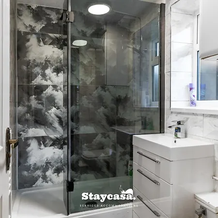 Nyaraló Stylish 6br W Parking & Gym