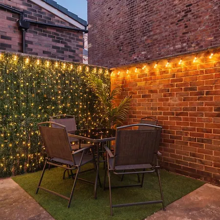 Nyaraló Spacious 6br House Sleeps 11 Free Parking Manchester