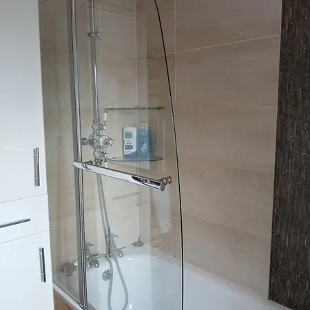 7 Lomond Avenue 3* Manchester