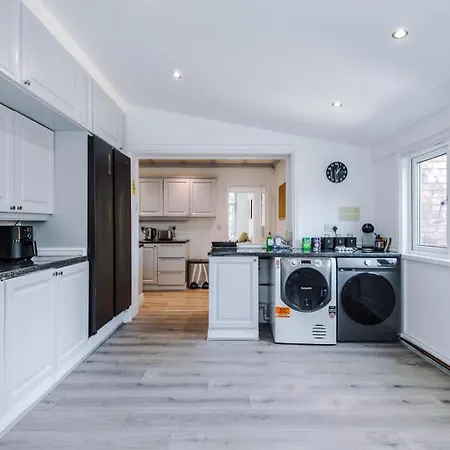 Tatil Evi Modern Chorlton | Parking | & Airport *